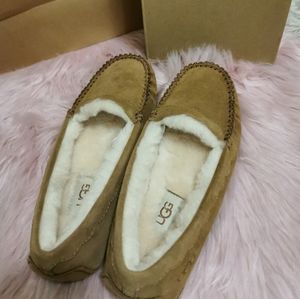 UGG Moccasin
